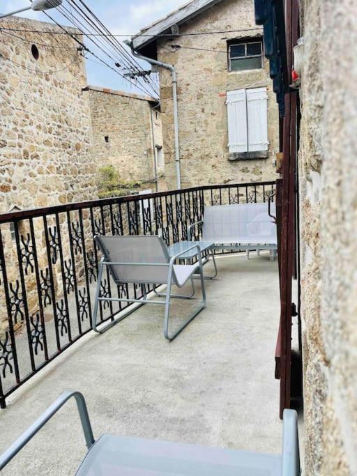 Agreable Maison De Village Avec Balcon Roiffieux Eksteriør bilde